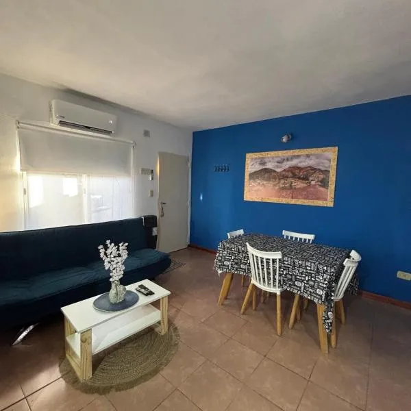 Departamento Los Claveles，位于皮拉尔的酒店