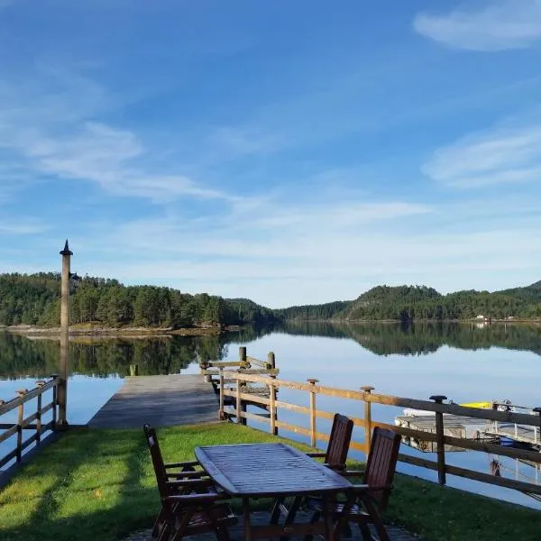 Nesheim Cabin-By-The-Sea，位于克里斯蒂安桑德的酒店