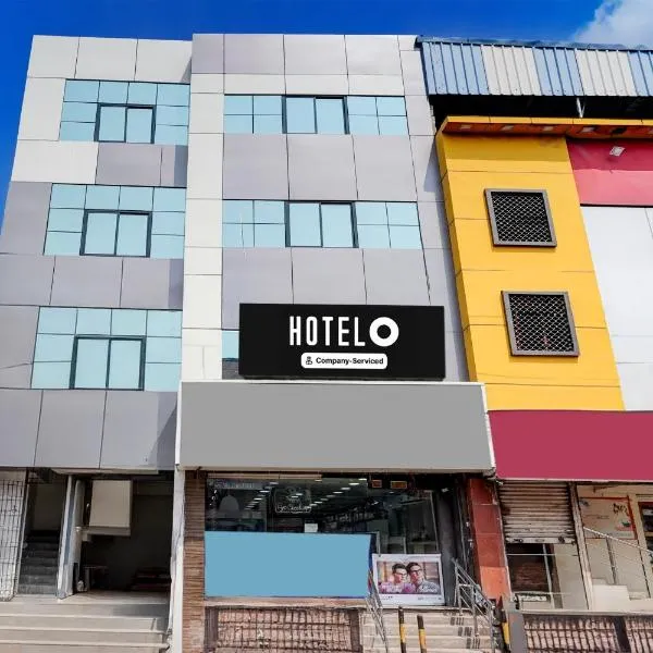 Super OYO Hotel O Pydithalli Ammavari Temple Vizianagaram，位于Vizianagaram的酒店