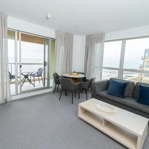 Two-Bedroom Seaview apartment at Glenelg，位于格莱内尔格的酒店