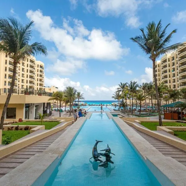 Holiday Inn Club Vacations The Royal Sands All Inclusive，位于坎昆的酒店
