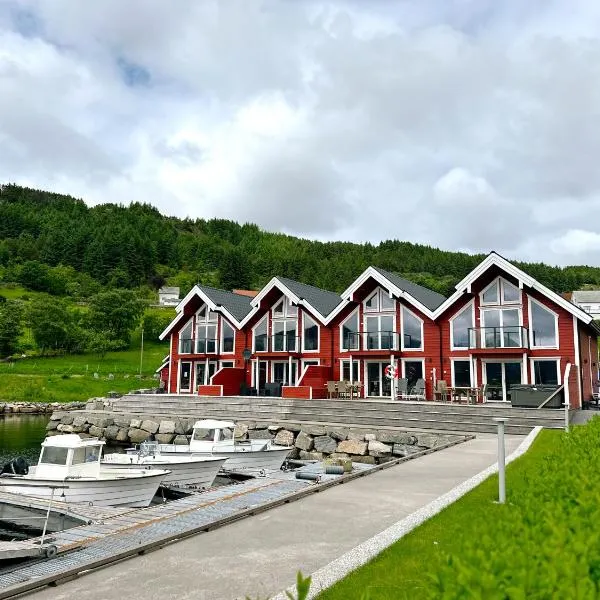 Måløy Fjordbuer moderne og luksuriøse med havutsikt，位于莫吕的酒店