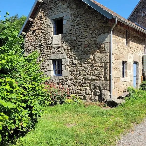 La Petite Ferme d'Autrefois,位于Saint-Georges-Nigremont的酒店