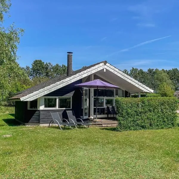 Amazing Home In Rødby With Sauna，位于勒兹比的酒店
