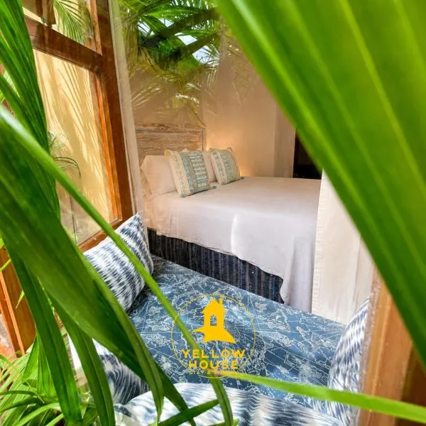 Yellow House Hostel B&B，位于危地马拉安地瓜的酒店