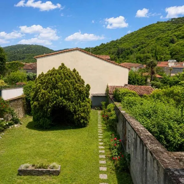 La Mazemat, Spacieux, jardin et vue montagne，位于马扎梅的酒店