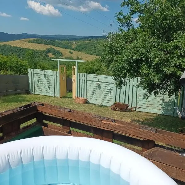 CHILLY WILLY Retro Caravan & Hot Tub,位于Jablonov nad Turnou的酒店