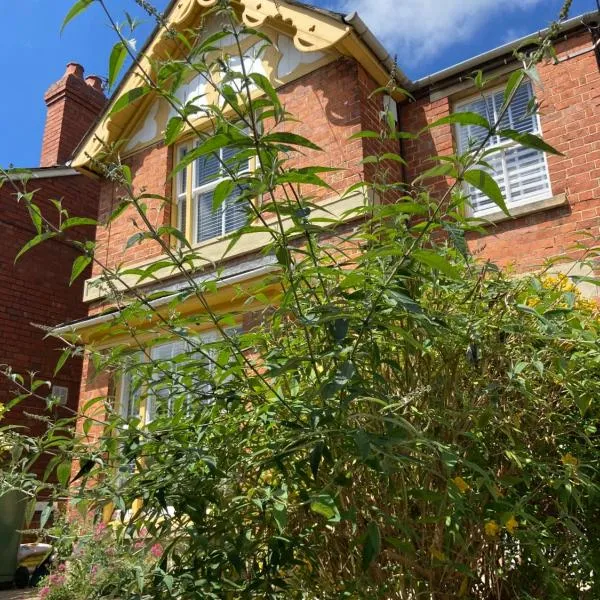 Glen Villa - 3 bedroom house - Stroud town centre，位于斯特劳德的酒店