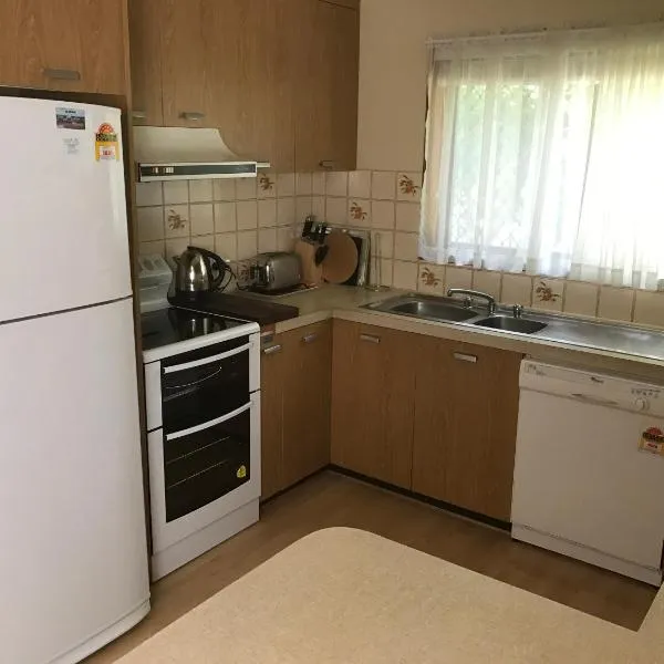 Lakeside Chalet & Studio，位于比奇沃斯的酒店