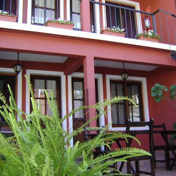 Hotel Rivera，位于科洛尼亚-德尔萨克拉门托的酒店