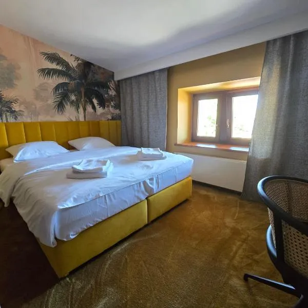 Hotel i Restauracja Pałacyk Tyrolski,位于日拉尔杜夫的酒店