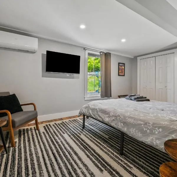 Willard Modern Cozy Apt 1st Floor，位于Whitefield的酒店