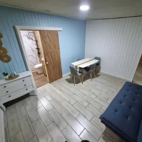 Departamento interior en el centro de llanquihue，位于延基韦的酒店