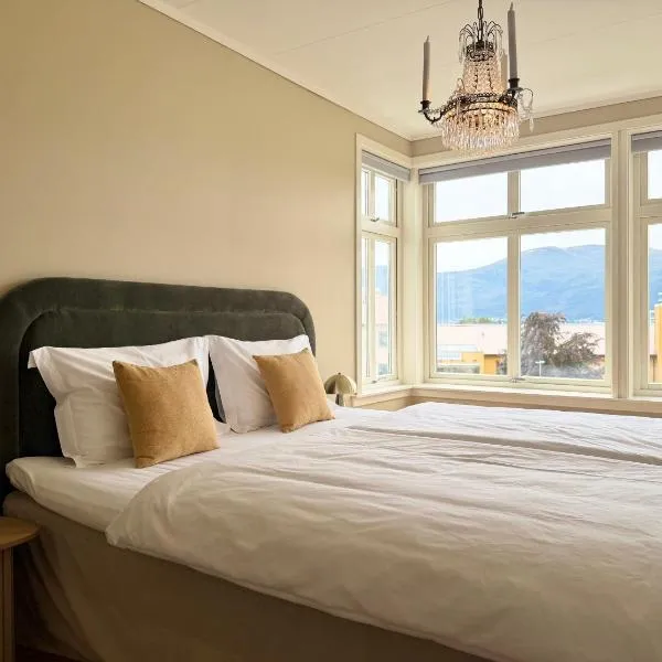 Charming apartment with free parking close to Ålesund center,位于奥勒松的酒店