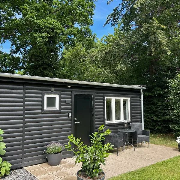 Cozy private annex near bathing lake and 30 min. from Copenhagen，位于斯朗厄鲁普的酒店