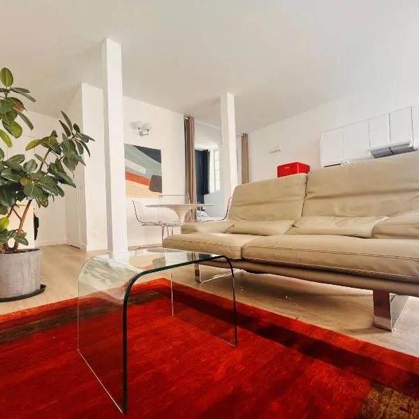 Espace moderne ouvert sur la cité historique，位于波城的酒店
