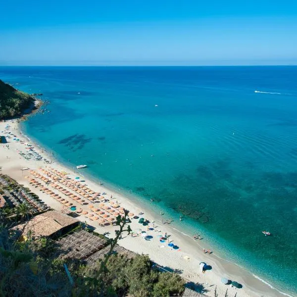 Stromboli Beach Tropea，位于圣多米尼卡的酒店