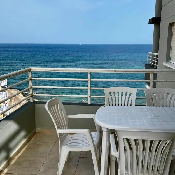 Primera línea playa Levante Calpe terraza piscina，位于艾法奇的酒店