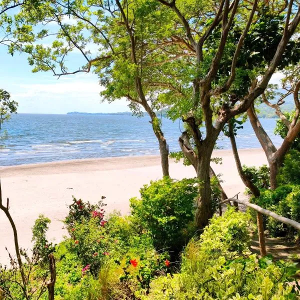 Xalli Beach Hotel，位于Altagracia的酒店