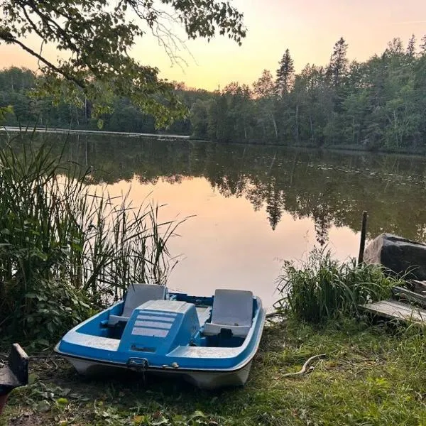 Countryside studio on a lake，位于比克的酒店