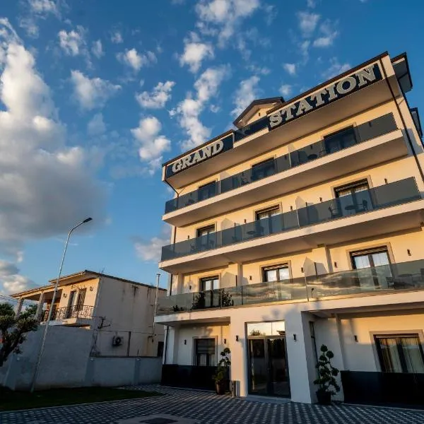 Grand Station Hotel,位于斯库台的酒店