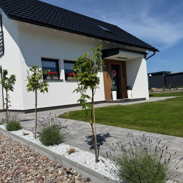 Dom "Między jeziorami" na Kaszubach, 10 osób, jacuzzi, ognisko, kominek，位于Grabówko的酒店