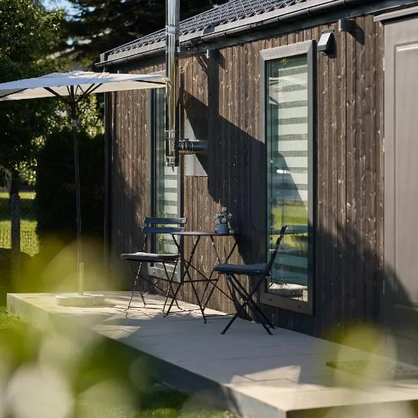 WohnBox Chaletpark Tiny House am Bodensee，位于Fußach的酒店