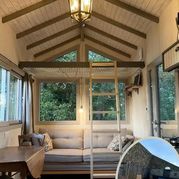 Jolie Tiny House sous les Grands Arbres，位于绍莱的酒店