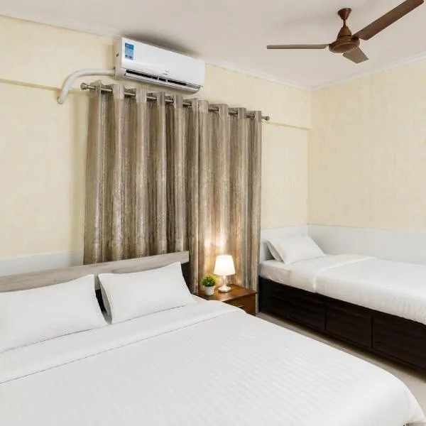 Room In Thane At ovale naka Only for Male，位于塞恩的酒店