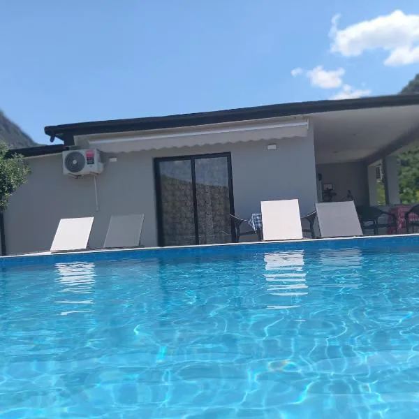 Guesthouse Breeze of the Drin，位于Vau i Dejës的酒店