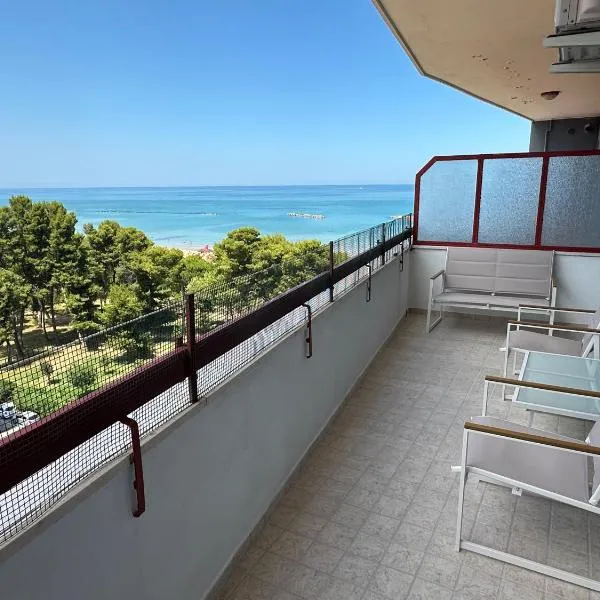 Flo Beach House - Terrazza sul mare e parcheggio gratuito，位于蒙特西尔瓦诺的酒店