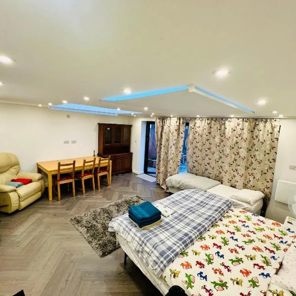 Wimbledon and Morden area -Garden Guest house，位于萨顿的酒店