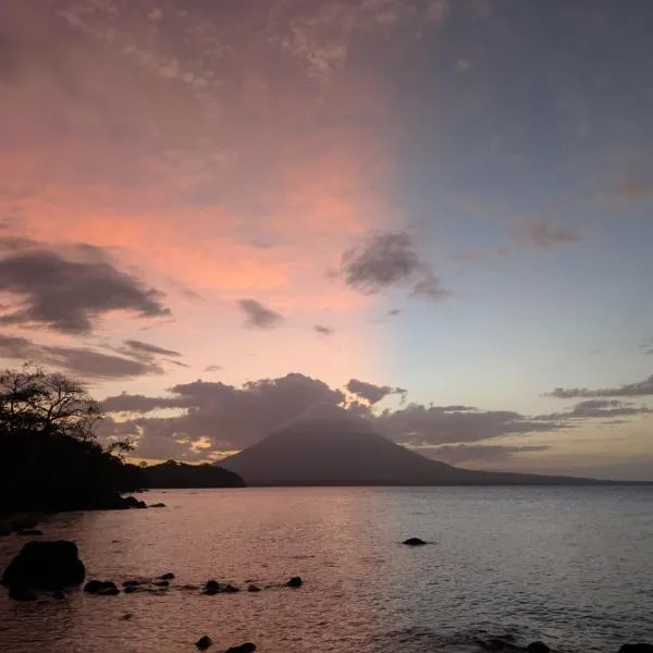 Rocks Beach，位于Balgue的酒店