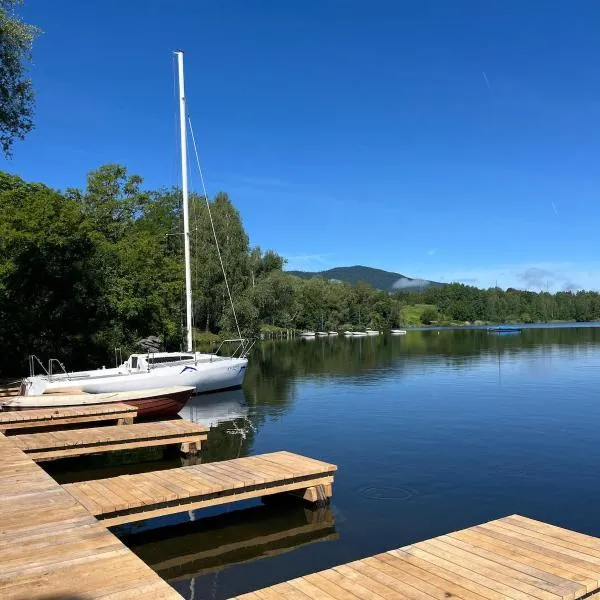 Lakeside Holiday Home Kočevje - BBQ & FREE Parking，位于科切维的酒店