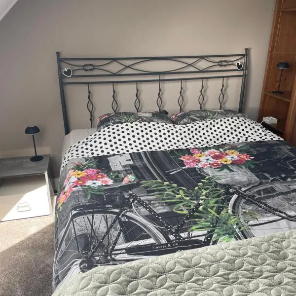 Homestay Bij de Heldinnen,位于黑尔登的酒店
