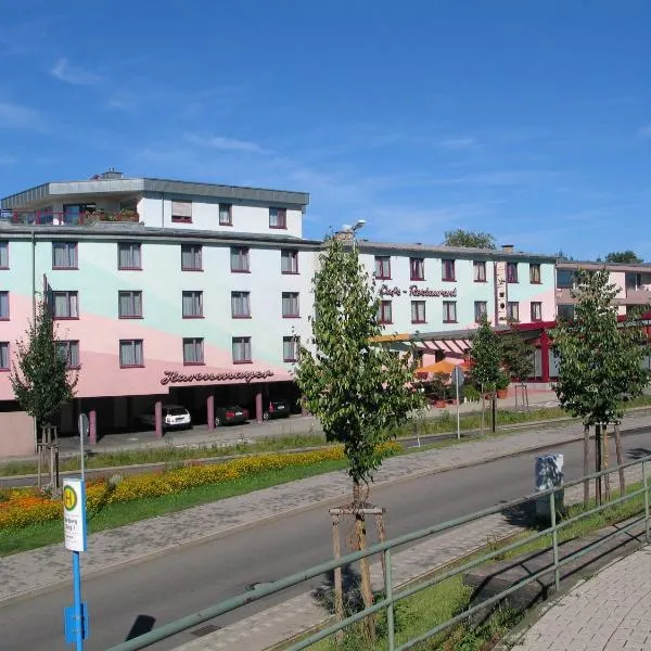 Hotel Hasenmayer，位于普福尔茨海姆的酒店
