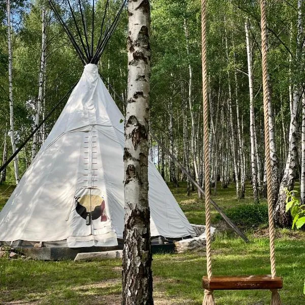 Bonair Tipi Village I Glamping，位于Călăţele的酒店