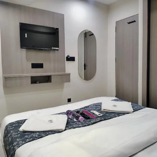 Hotel Sky Dream，位于甘地讷格尔的酒店