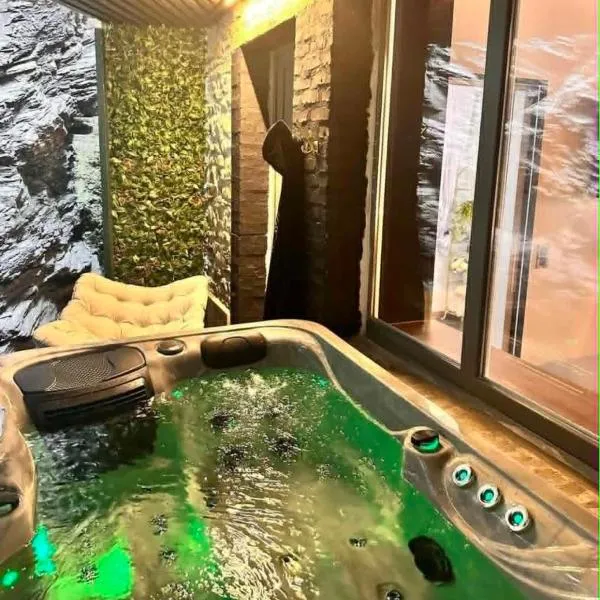 Secret Rock - Jaccuzi privé，位于拉罗什-阿登的酒店