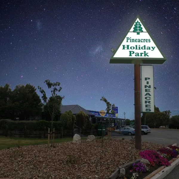 Pineacres Motel and Park，位于Wetheral的酒店