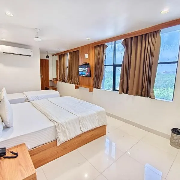 Hotel Royal Relax，位于甘地讷格尔的酒店