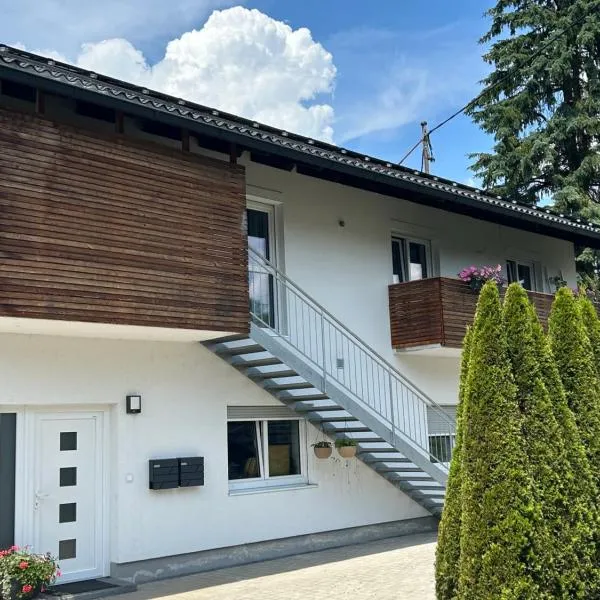 Gemütliche Wohnung in St Georgen nähe Attersee，位于弗克拉布鲁克的酒店