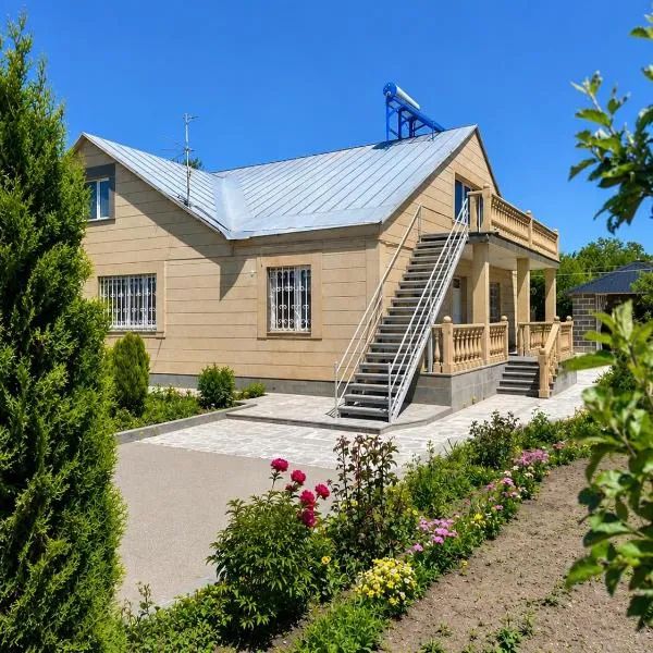 Chkalovka Guest House With Sevan View，位于塞凡的酒店