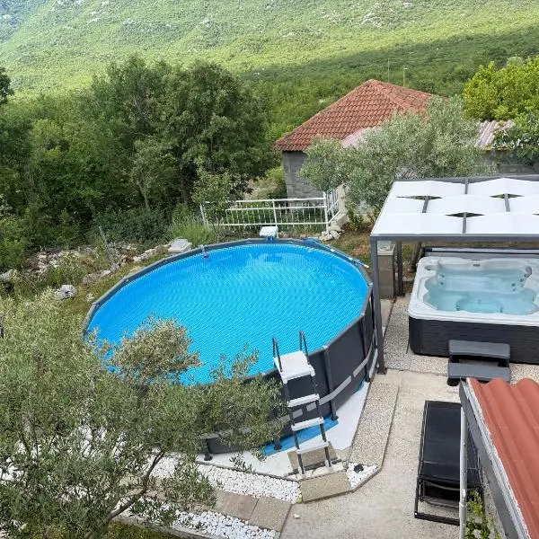 Villa Ivana-20 minutes from Split，位于Kotlenice的酒店