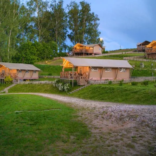 "Wioska Wakacyjna Glamila" Mazury, nad jeziorem, podgrzewany basen, Glamping i domki rodzinne，位于Sterławki Wielkie的酒店