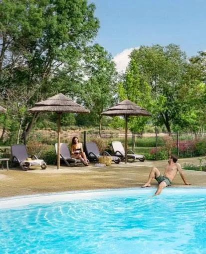Camping Onlycamp les Cochards，位于Seigy的酒店