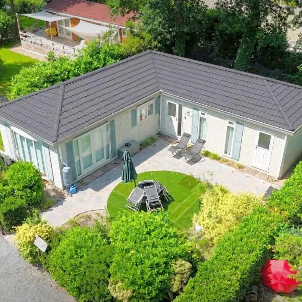 Chalet 42 'Vuursteenberg' Bospark IJsselheide Zwolle Hattemerbroek，位于Hattemerbroek的酒店