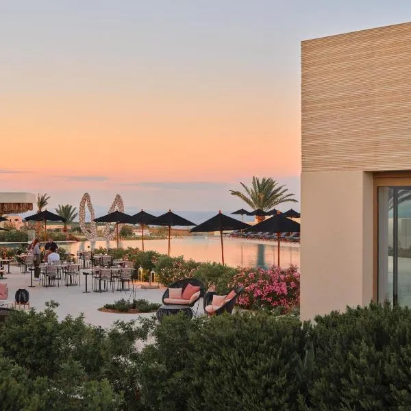 Noūs Santorini, a Member of Design Hotels，位于梅萨雷亚的酒店