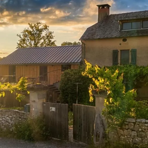 Chez Walter et Camille，位于Saint-Cernin-de-Larche的酒店
