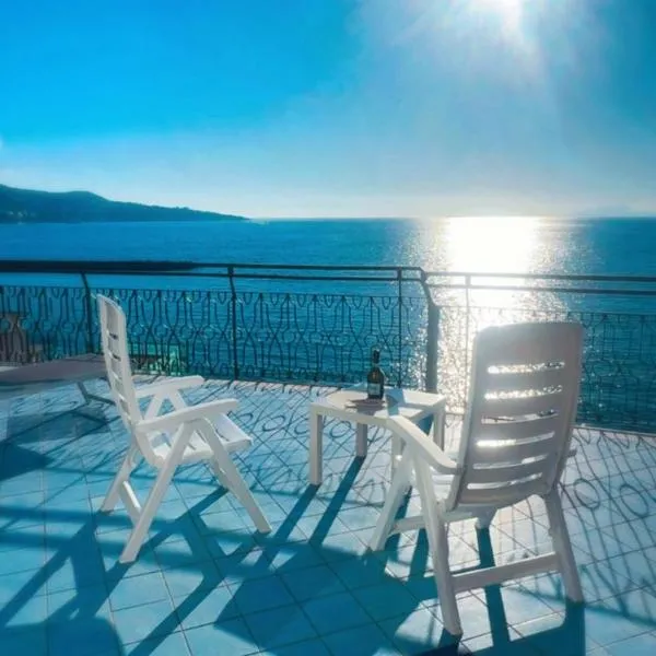 Seaside Dream View-Private Beachfront Terrace，位于梅塔的酒店